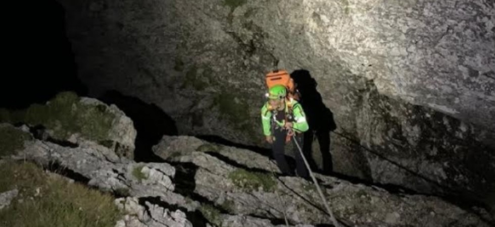 Disavventura per due giovani alpinisti, uno si sente male e poi rimangono bloccati dal buio
